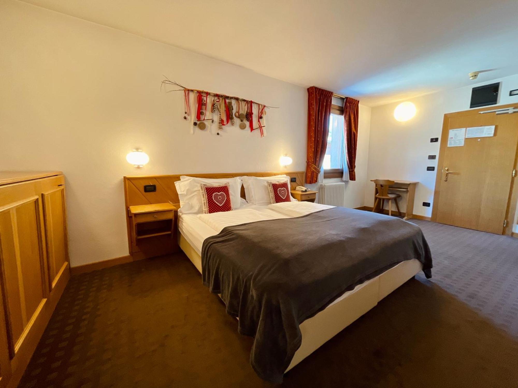 Hotel Piccolo Tibet Livigno Exterior foto