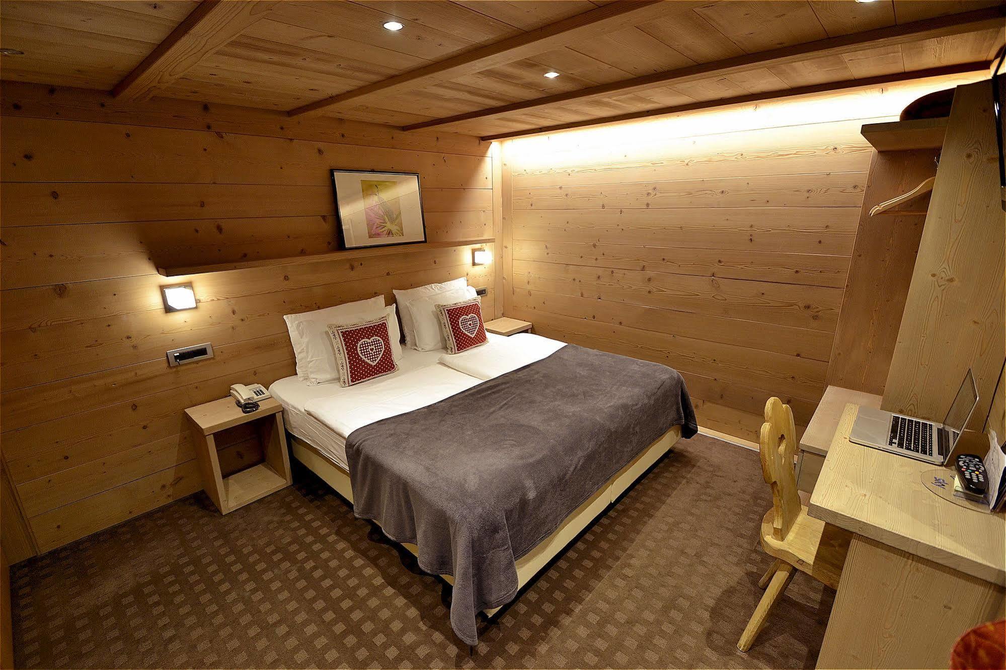 Hotel Piccolo Tibet Livigno Exterior foto