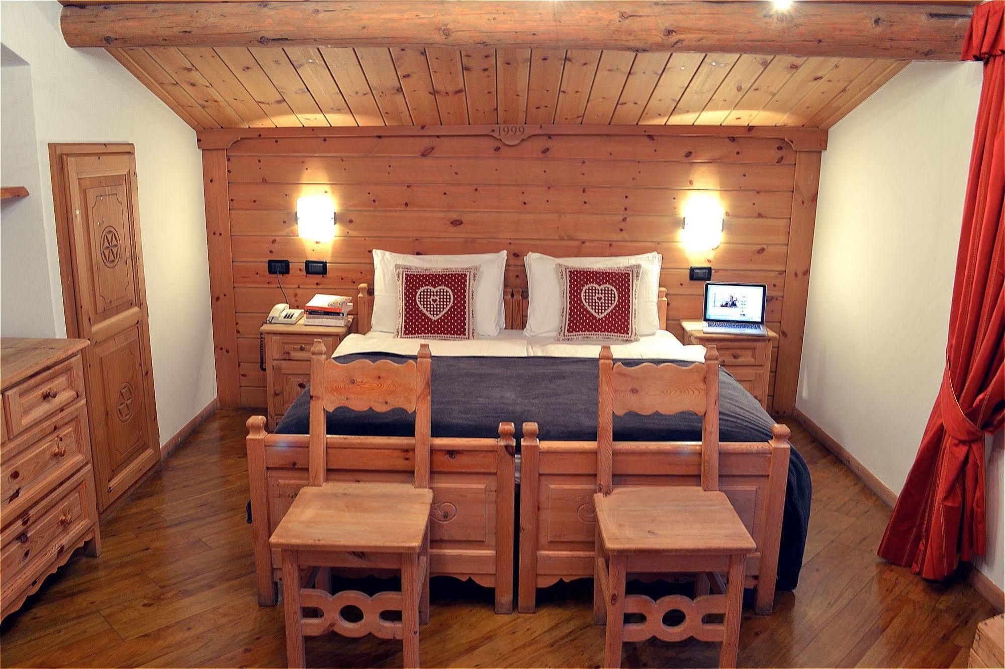 Hotel Piccolo Tibet Livigno Exterior foto