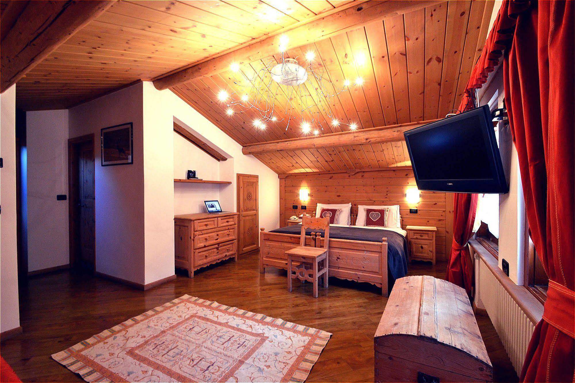 Hotel Piccolo Tibet Livigno Exterior foto